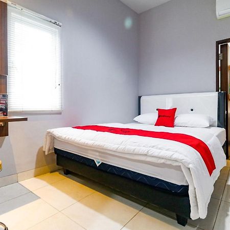 Reddoorz Near Kebon Jeruk Джакарта Экстерьер фото