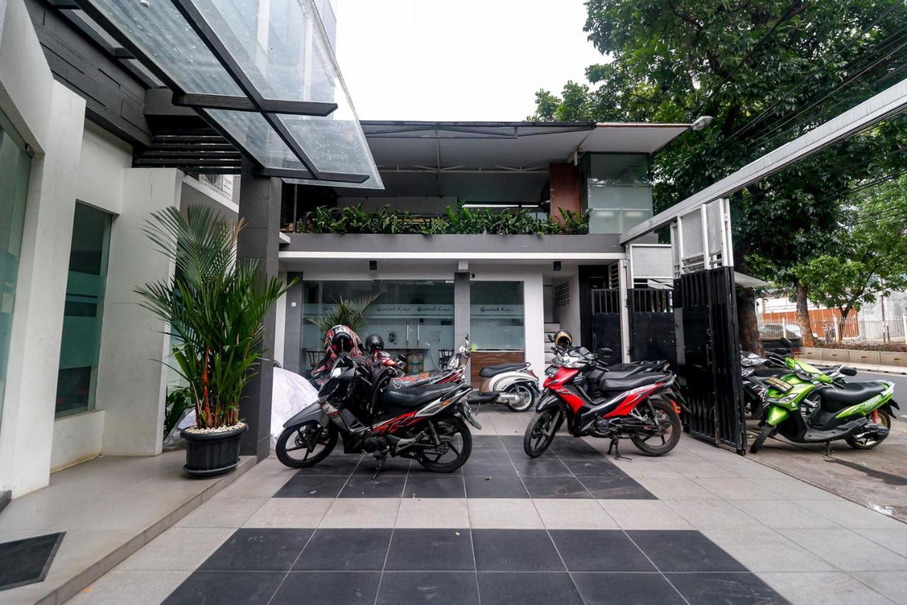 Reddoorz Near Kebon Jeruk Джакарта Экстерьер фото